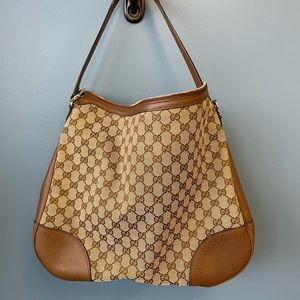 Gucci signature hobo bag leather bottom and handle